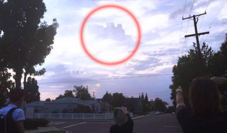 Một vũ trụ song song đã mở ra trên trái đất? Thành phố nổi bí ẩn xuất hiện trên bầu trời