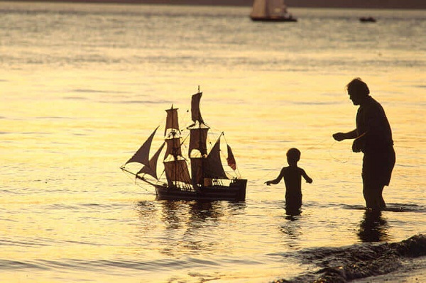 Đạo nghĩa giữa cha con là hiếu kính, đạo nghĩa vợ chồng là bao dung…