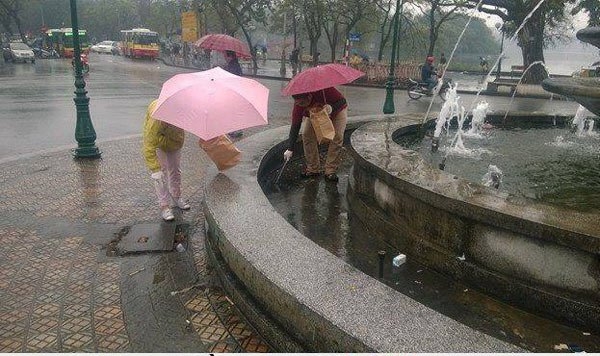 Sự “khùng” của vị khách Tây ở Phan Thiết khiến nhiều người xấu hổ