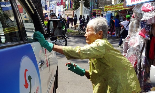 Nỗi buồn cụ bà 82 tuổi giữa Sài Gòn chỉ mơ một lần về Huế