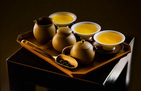 Bài học sâu sắc mà cậu công tử nhận được từ vị hòa thượng: “Trà tuy đắng nhưng có thể làm cho nước ngọt”