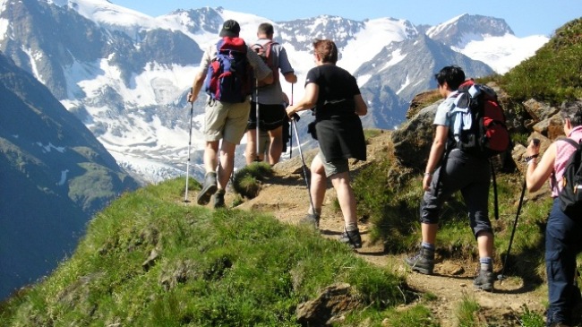 Khi khó khăn mới biết ai là bạn, lúc hoạn nạn mới hiểu bạn là ai