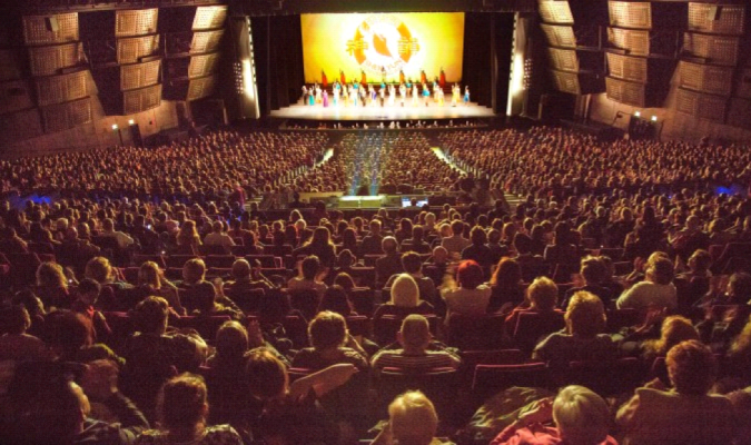 Nghệ thuật Thần Vận lấp đầy khoảng trống Tâm Linh người dân Paris