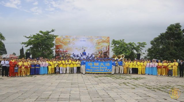Học viên Việt Nam mừng ngày Pháp Luân Đại Pháp Thế Giới 2016