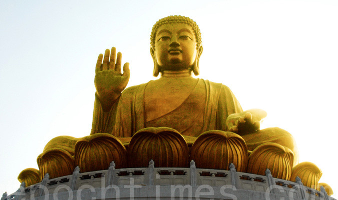 Bí ẩn đồng xu trên ngực pho tượng Phật