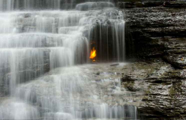 ‘Lửa vĩnh cửu’ ngàn năm truyền thuyết