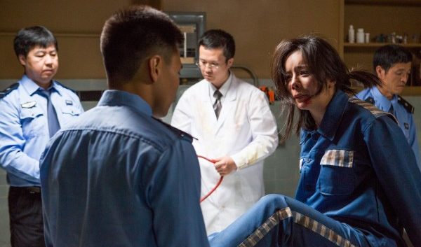 ‘Lưỡi dao rỉ máu’ gây sốc cho các Nghị sĩ Anh