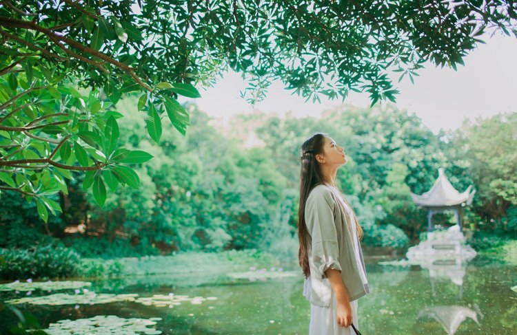 Trăm năm thế sự như dòng chảy, cuộc đời ngắn ngủi hãy buông tâm