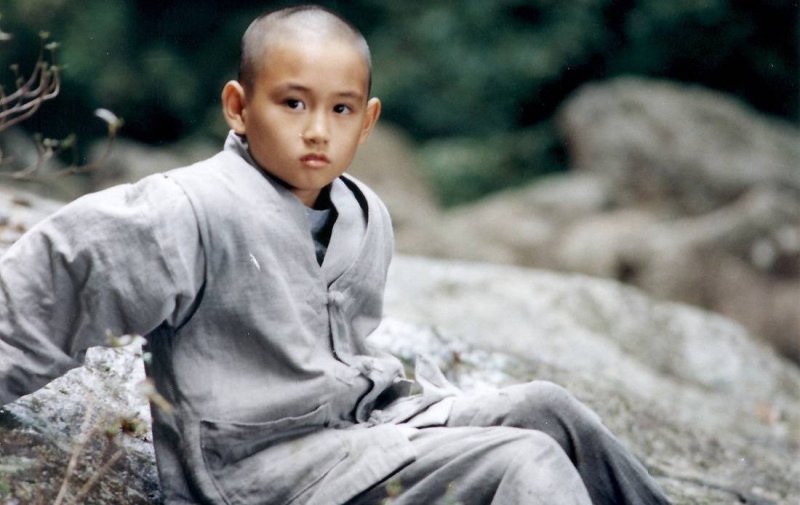 Chú tiểu ngạo mạn và bài học sâu sắc từ chậu hoa của sư trụ trì