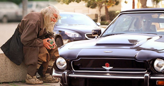 Chủ quán cho ông lão vô gia cư rách rưới thức ăn mỗi ngày, 5 năm sau một vị khách lạ xuất hiện…