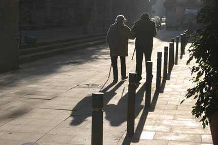 Muốn biết một người giàu có bao nhiêu, hãy xem lúc cuối đời có mấy ai bên cạnh