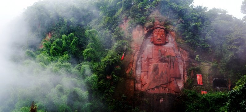 Bức đại Phật sừng sững giữa núi Bát Tiên như một ẩn đố cho thế nhân
