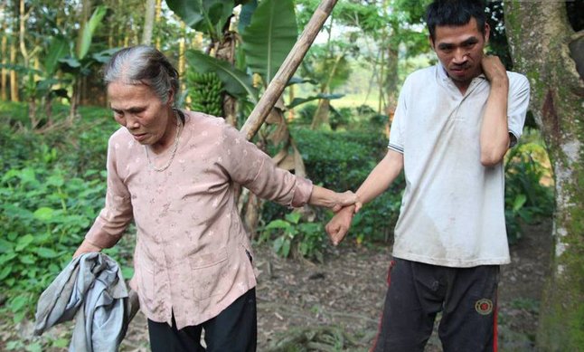 Nghẹn ngào ước vọng cuối đời cùng 6 con… uống thuốc độc tự vẫn của người mẹ già