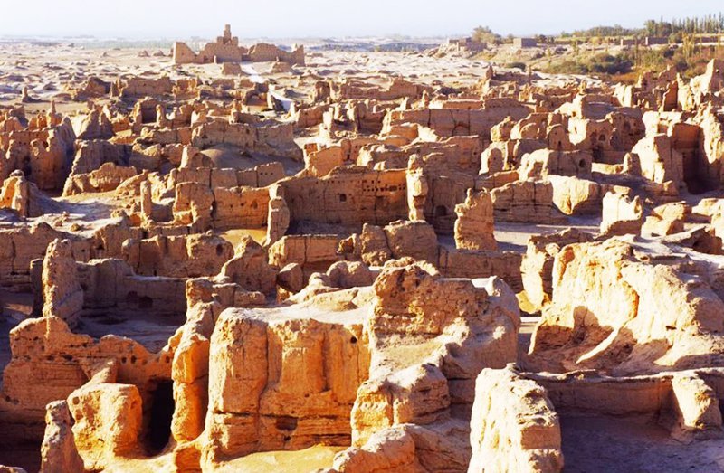 Phỉ báng Thần Phật, vương quốc Lâu Lan phồn thịnh bị chôn vùi trong bão cát