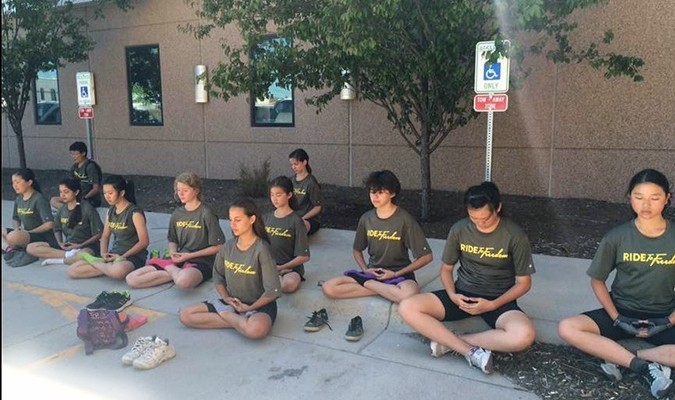 Vì sao nhiều trường học ở các nước Châu á và Phương tây dạy học sinh thiền định?