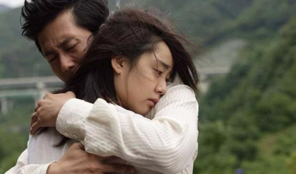 Xấu hổ khi lấy vợ có cha là ăn mày, đến khi công ty gia đình phá sản, anh mới phát hiện ra sự thật