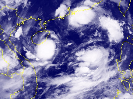 Biển Đông cùng lúc xuất hiện 2 cơn bão
