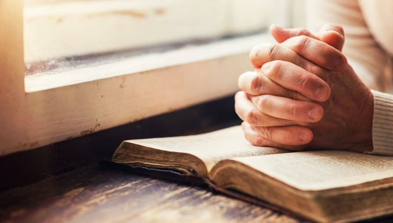 Lúc nguy khốn, lời cầu nguyện của ai sẽ được đáp trả?