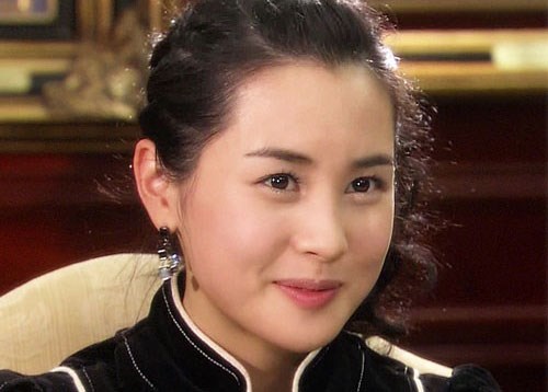 Phụ nữ có tướng “vượng phu ích tử”, đàn ông gặp là muốn cưới