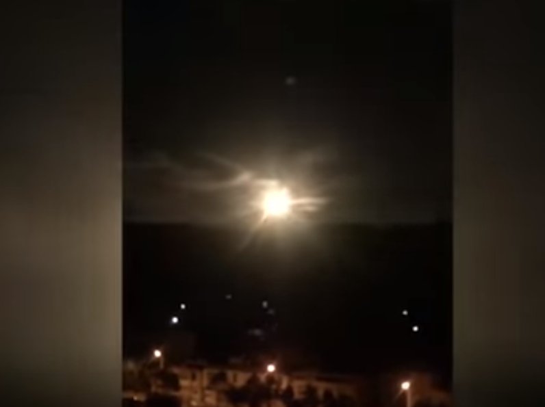 Sao băng phát nổ trên bầu trời Vân Nam hóa ra là thiên thạch khổng lồ