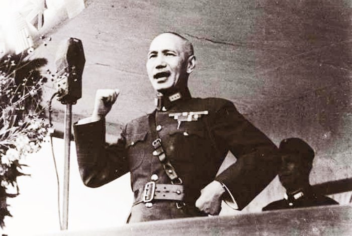 Vì sao Tưởng Giới Thạch 3 lần từ chối đánh bom nguyên tử vào Trung Quốc?