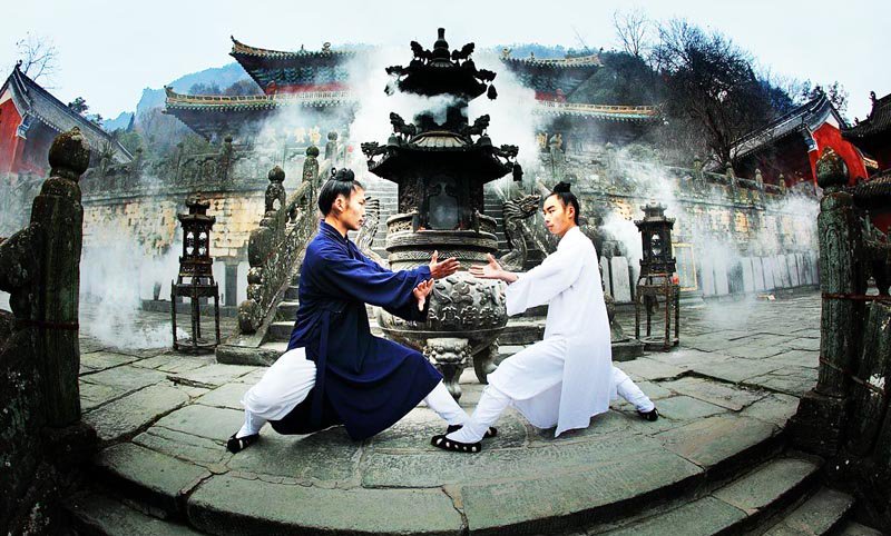 Kỳ nhân sử dụng đạo thuật cứu mạng 2 đạo sĩ đang mắc nạn