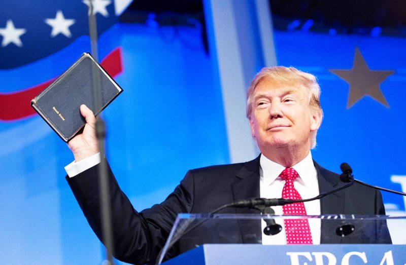 Donald Trump: Chúng ta không sùng bái chính phủ, chúng ta sùng bái Chúa