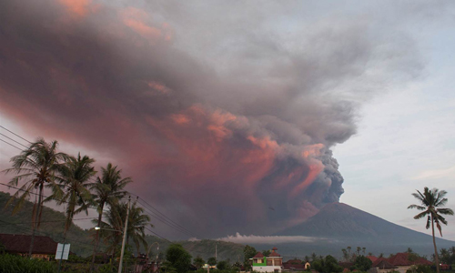 7 người Việt chạy xe xuyên đêm thoát khỏi núi lửa Bali