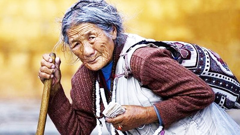 Tưởng bà lão điên hát vu vơ, ai ngờ đó lại là những dự ngôn chuẩn xác