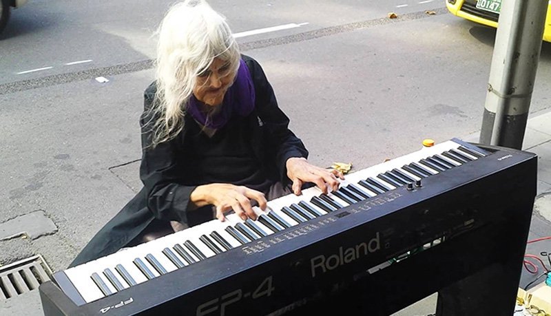 Chiếc áo không làm nên thầy tu, đừng nhìn người qua bề ngoài mà hối tiếc