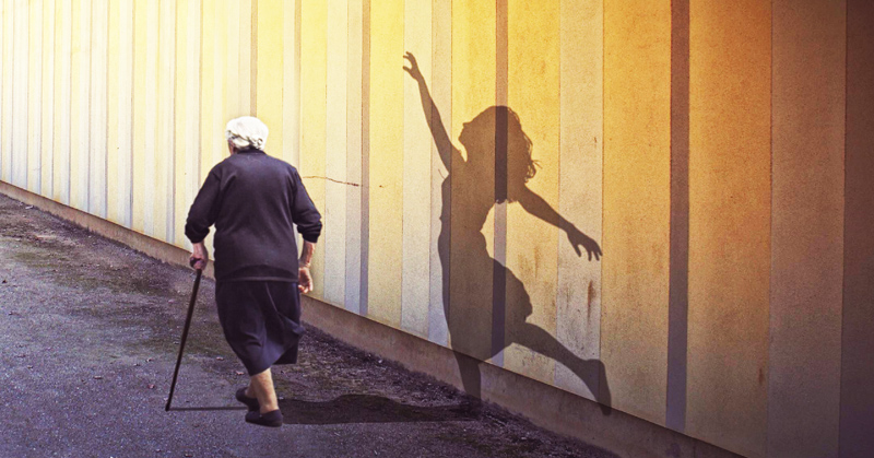 Phải chăng ta đang bán đi tuổi thanh xuân với giá quá rẻ?