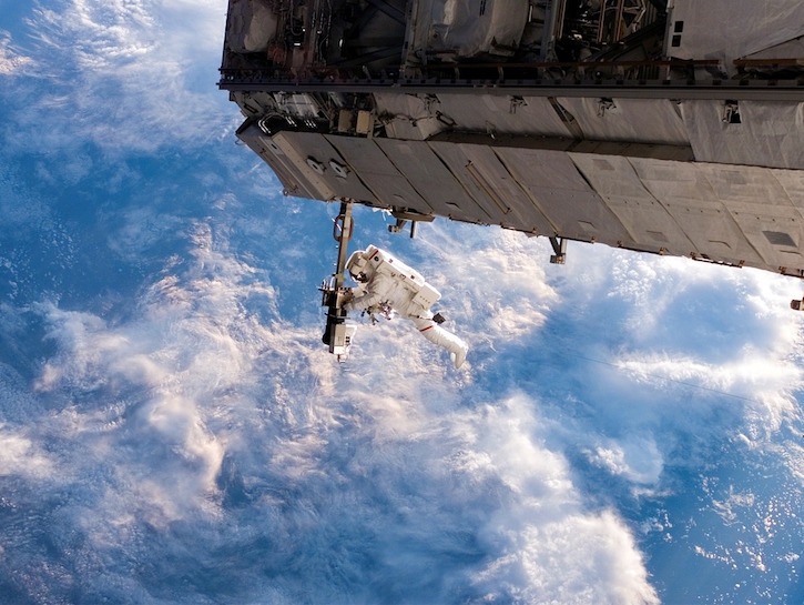 Nhật ký phi hành gia tiết lộ những cuộc chạm trán bất ngờ với người ngoài hành tinh