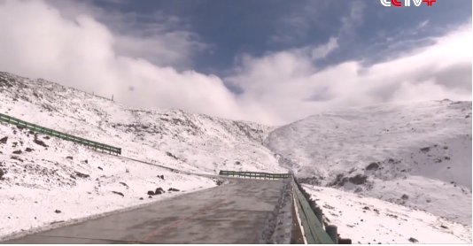 Tuyết rơi giữa mùa hè ở Trung Quốc