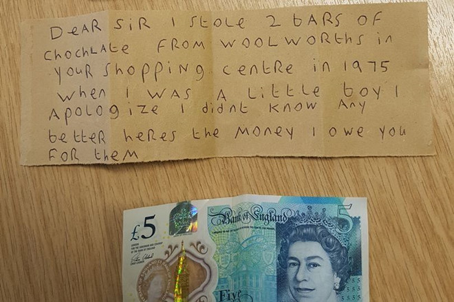 Viết thư xin lỗi cửa hàng vì trộm 2 thanh chocolate cách đây 40 năm