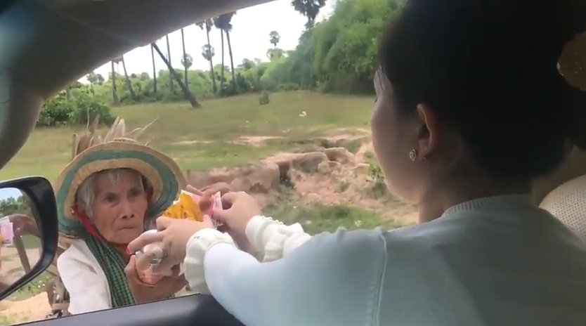 Hình ảnh đẹp về cách cho và nhận từ những trái tim cao thượng (Video)