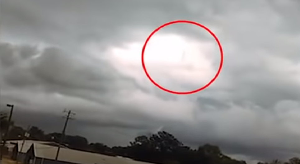 Video Chúa xuất hiện trong đám mây khiến hàng triệu người kinh ngạc