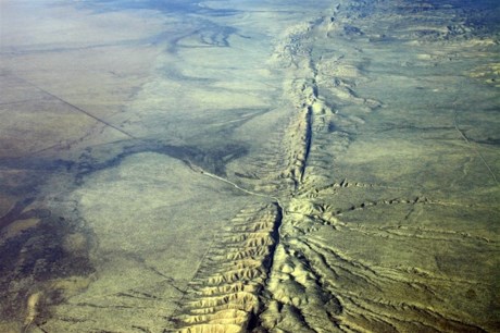 Vành đai lửa rung chuyển, người California lo sợ “đại địa chấn”