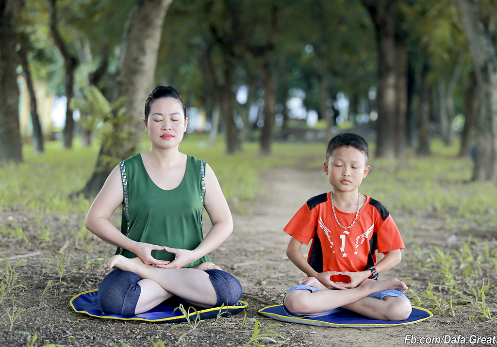 Từ chưa đầy 40kg thân hình tiều tụy, vượt qua bạo bệnh nhờ tự học Pháp Luân Công