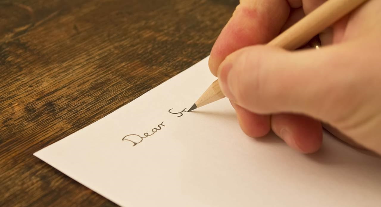 Sau khi tức giận, nhà văn đã làm một hành động biến kẻ thù thành bạn thân