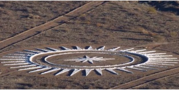 Người đàn ông xây bãi đỗ UFO ngay giữa sa mạc vì lý do kỳ lạ