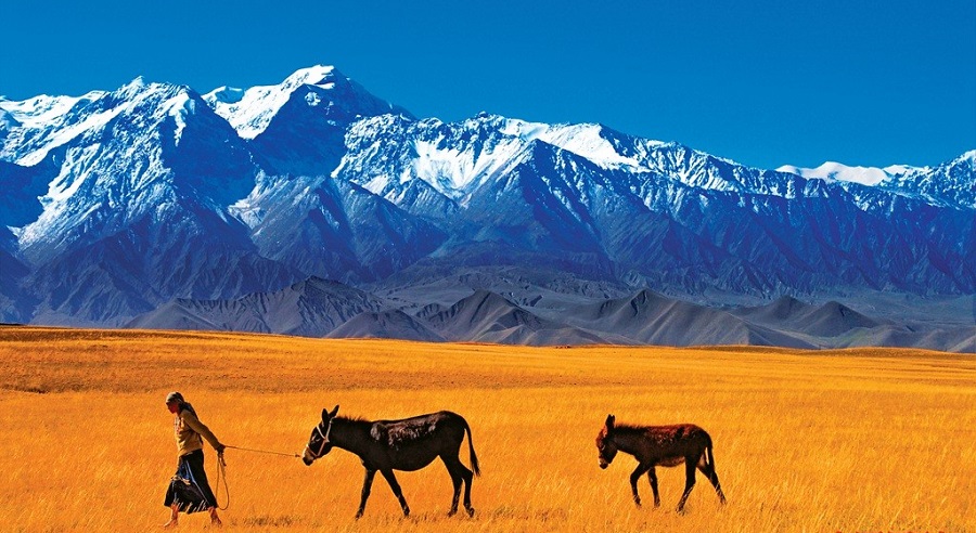 Núi Côn Lôn: Nơi ở của thần và biểu tượng của trục vũ trụ Mundi