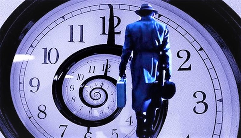 Người đàn ông đến từ năm 6491 trên hành tinh khác kể chuyện mắc kẹt ở Trái đất