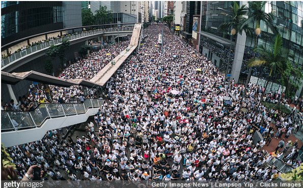 Hồng Kông: Hơn 1 triệu người dân xuống đường biểu tình phản đối luật dẫn độ sang Trung Quốc