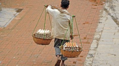 Tại sao chúng ta phải tỏ ra quyền lực với người nghèo?