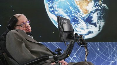 Dự đoán của Hawking trở thành sự thật: Dịch bệnh, hỏa hoạn và thiên tai thảm họa diễn ra liên tiếp trong năm 2020